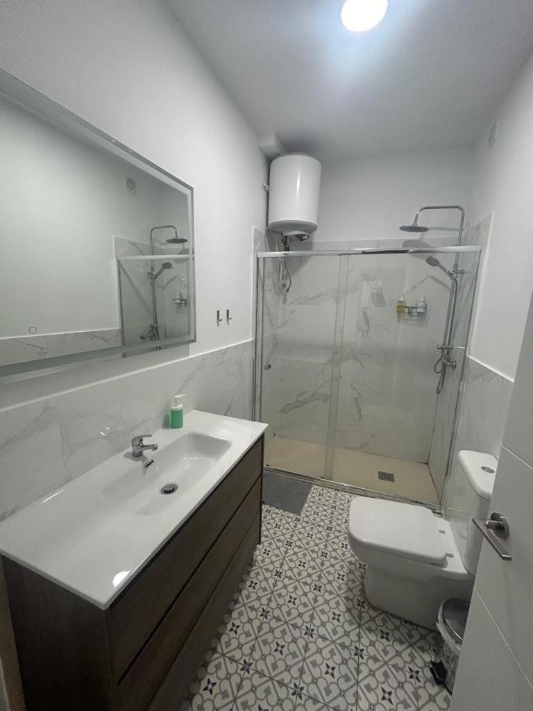 Apartamentos Pino Бенидорм Екстериор снимка