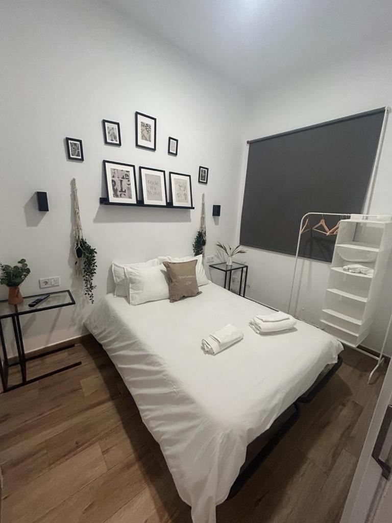 Apartamentos Pino Бенидорм Екстериор снимка