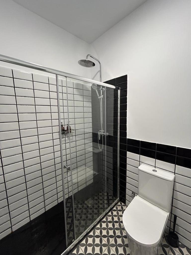 Apartamentos Pino Бенидорм Стая снимка