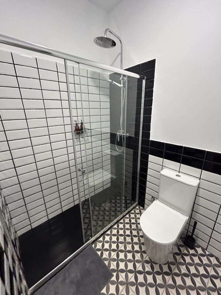Apartamentos Pino Бенидорм Стая снимка