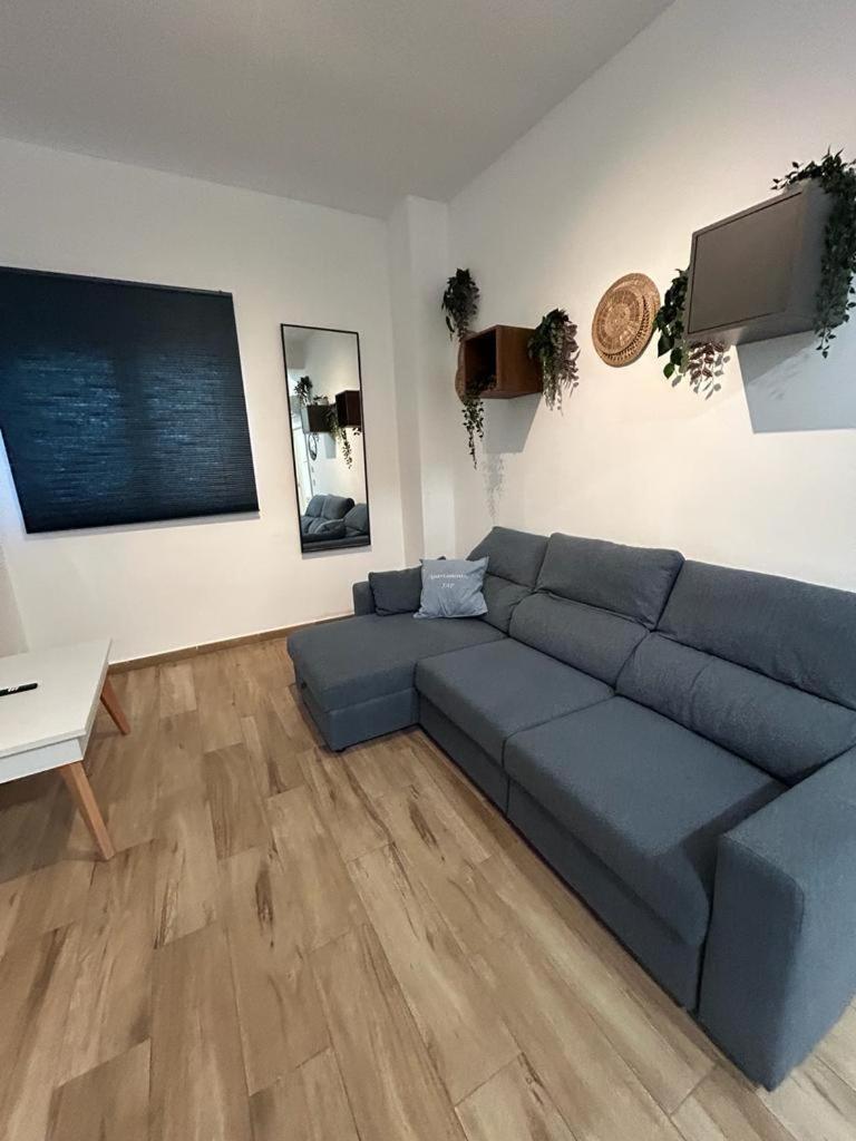 Apartamentos Pino Бенидорм Стая снимка
