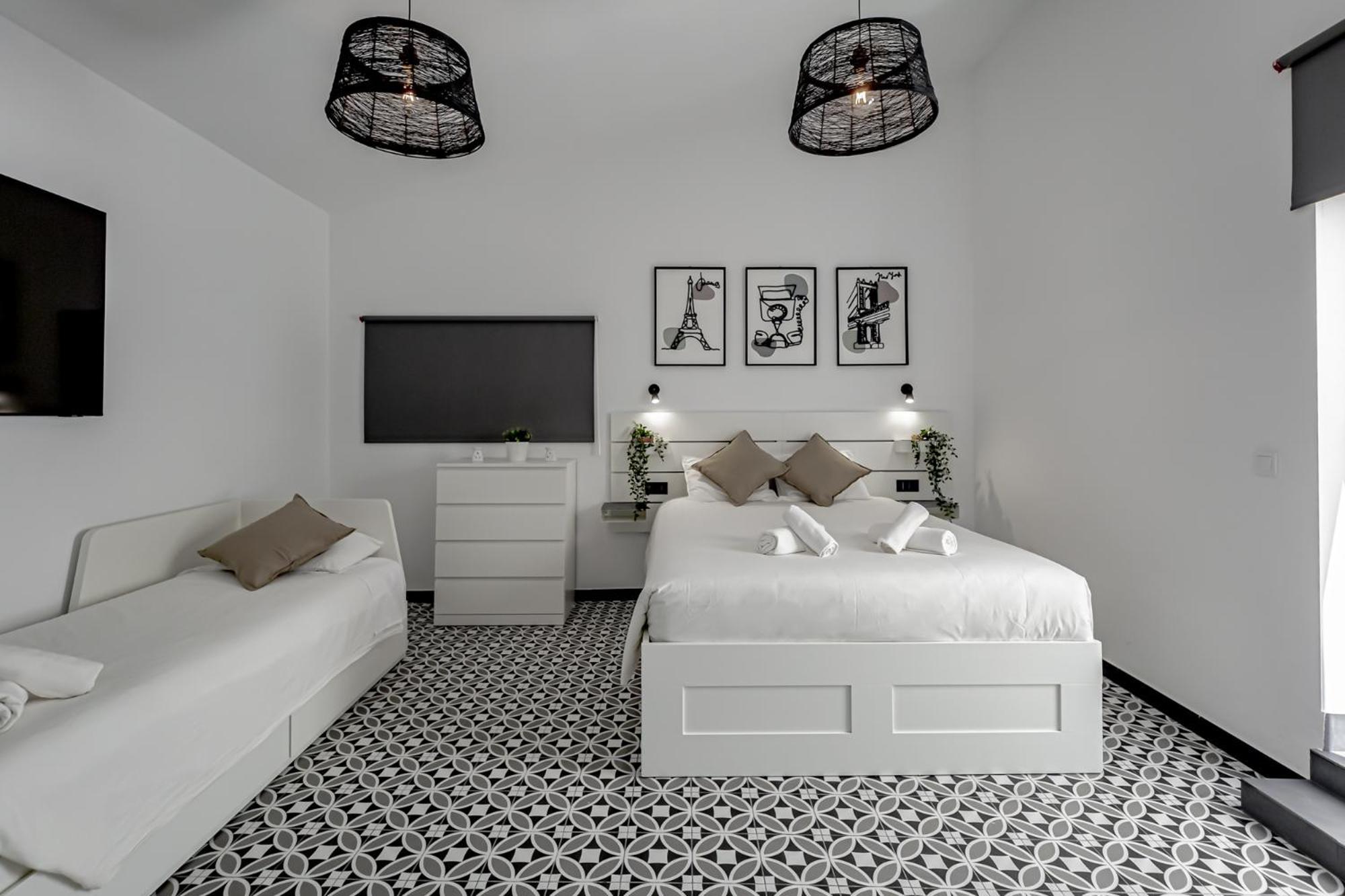 Apartamentos Pino Бенидорм Стая снимка