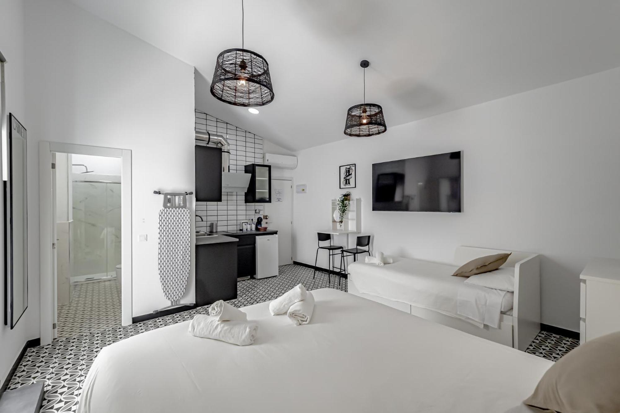 Apartamentos Pino Бенидорм Стая снимка