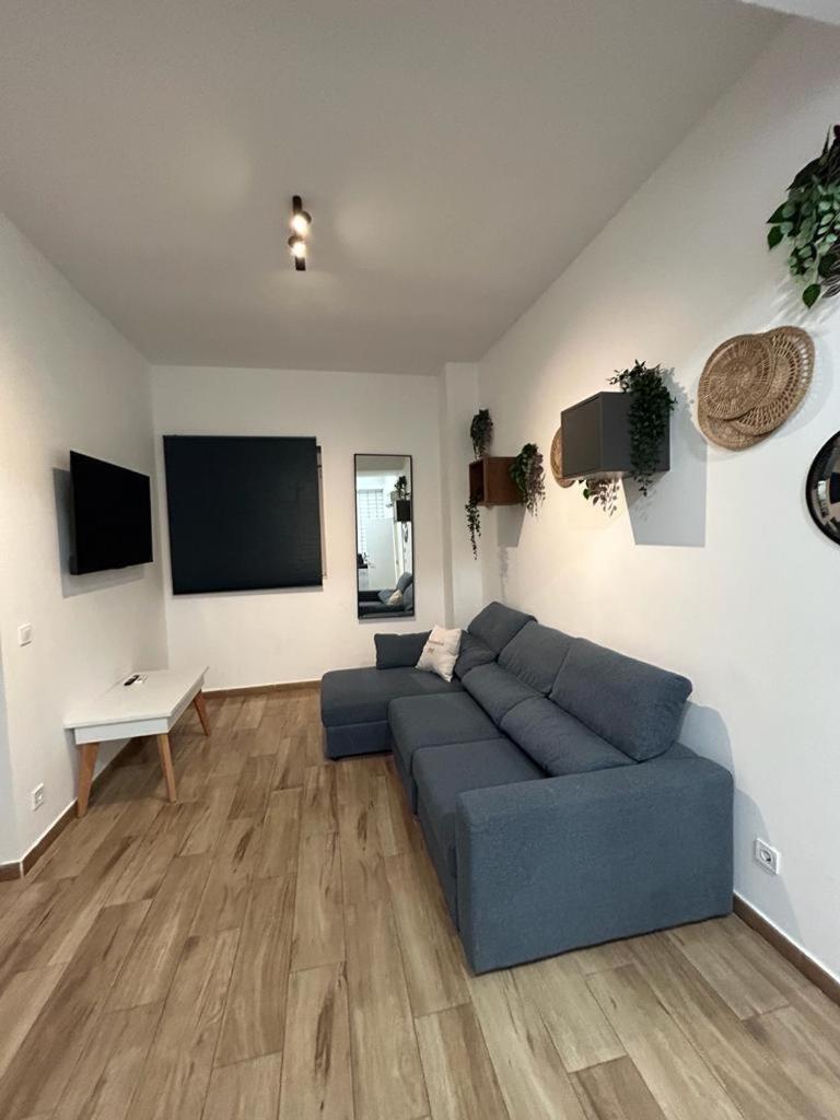 Apartamentos Pino Бенидорм Стая снимка