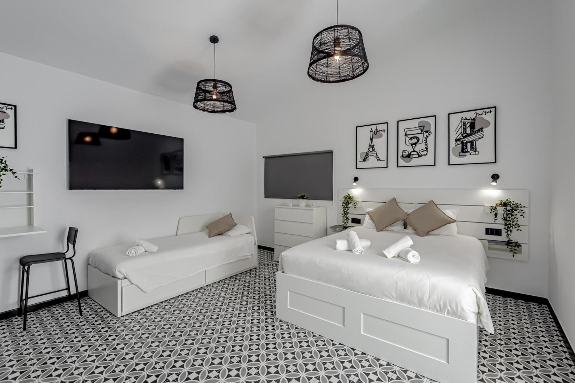 Apartamentos Pino Бенидорм Стая снимка