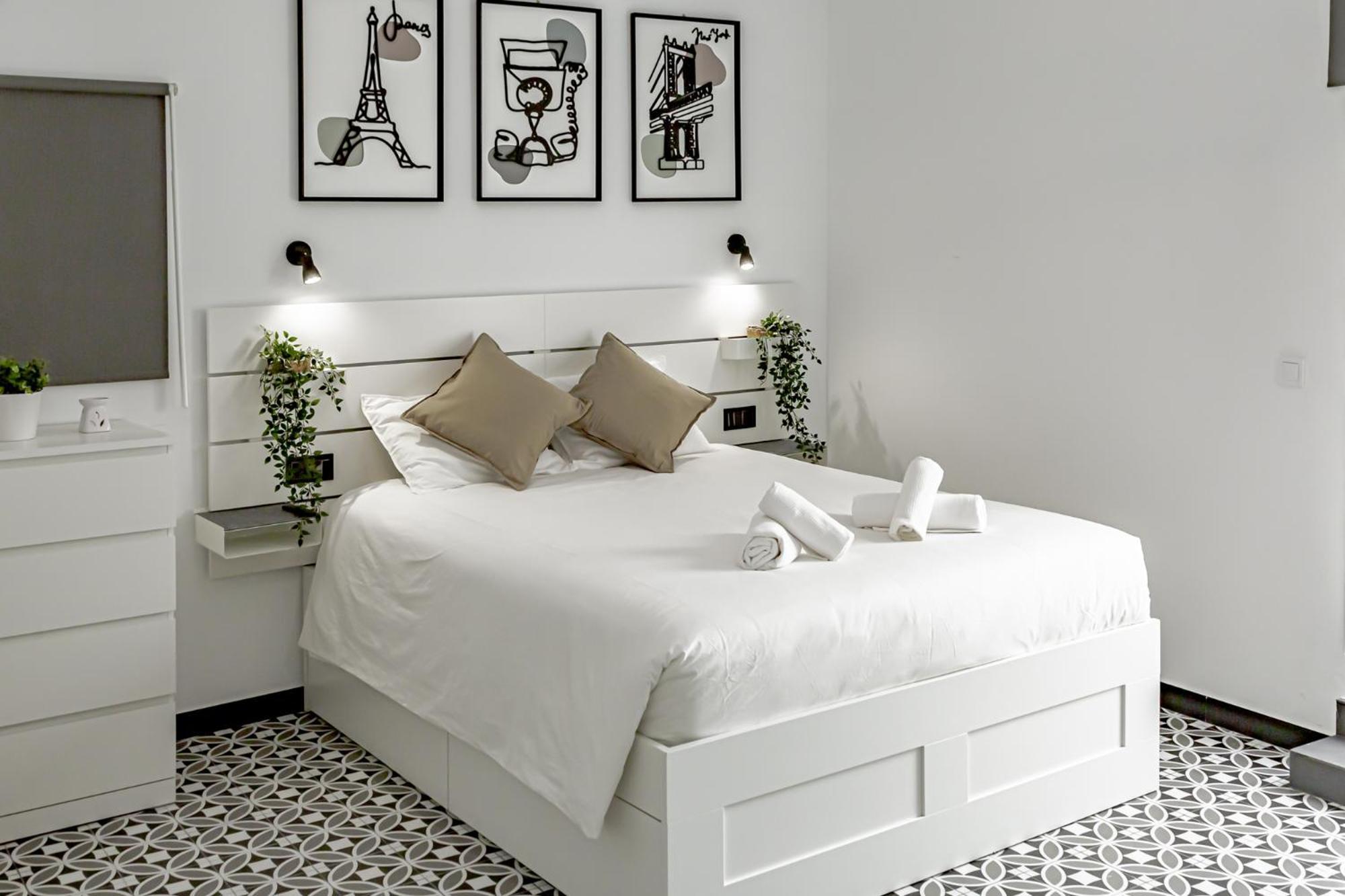 Apartamentos Pino Бенидорм Стая снимка