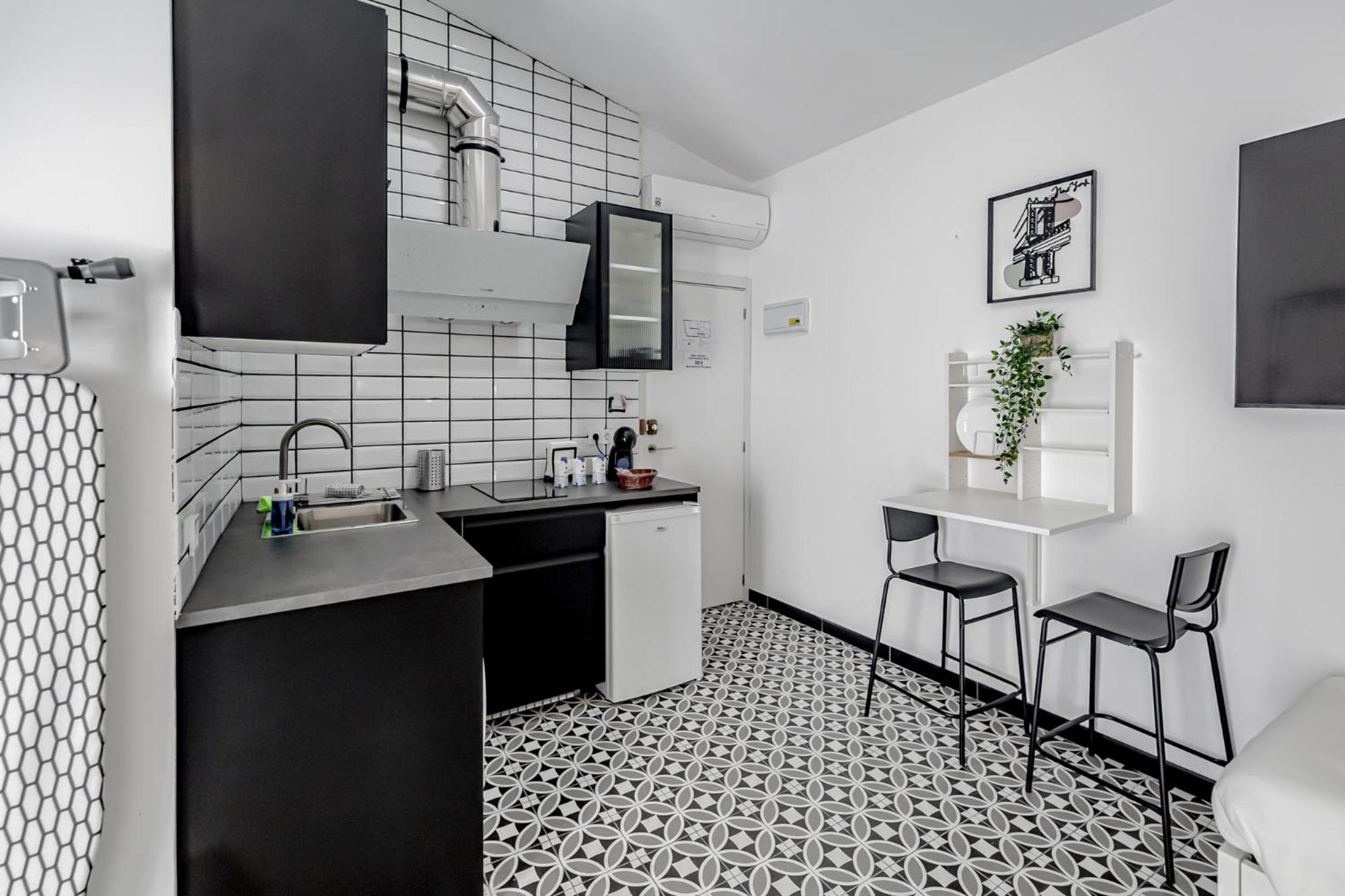 Apartamentos Pino Бенидорм Стая снимка