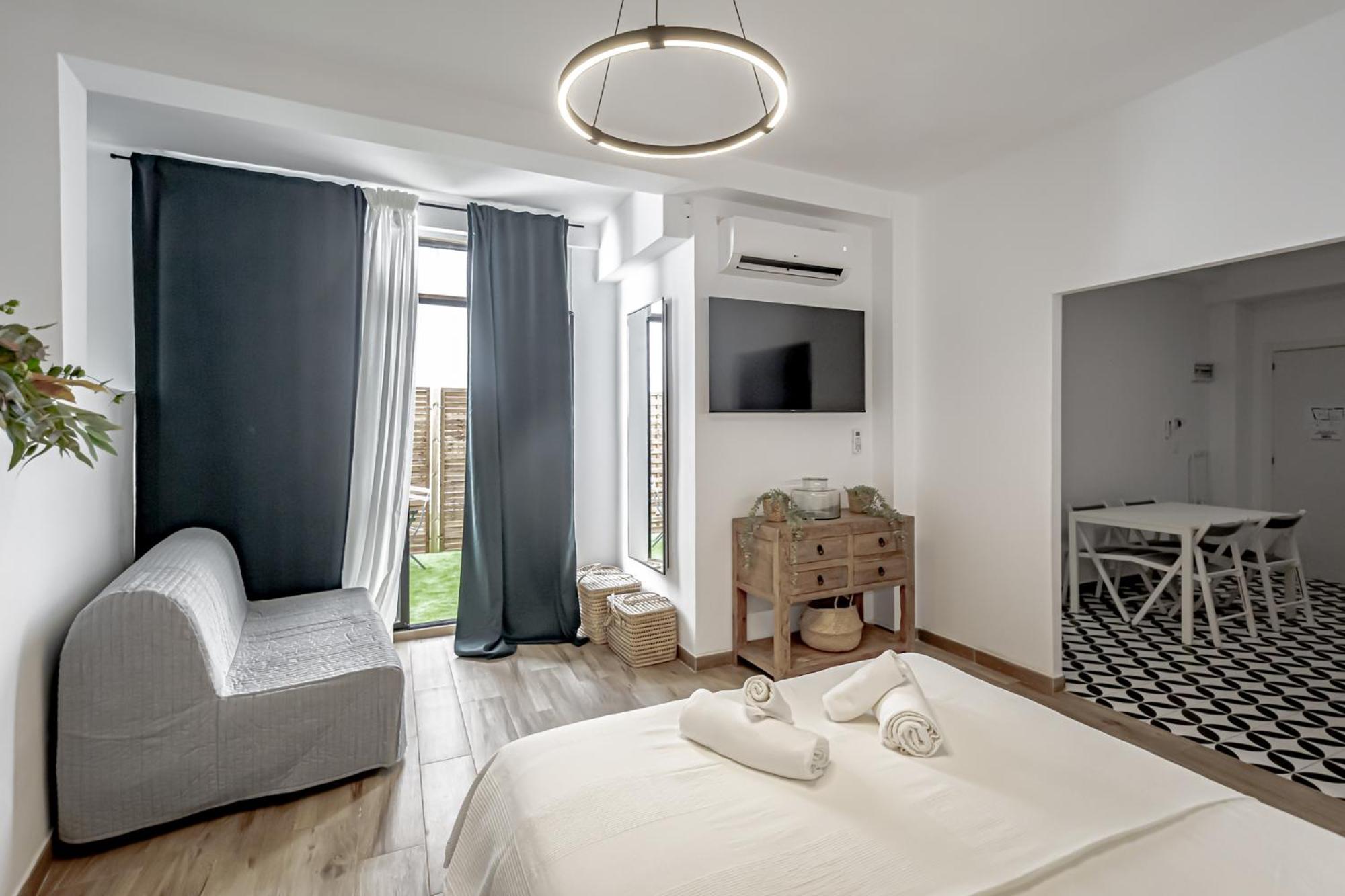 Apartamentos Pino Бенидорм Стая снимка